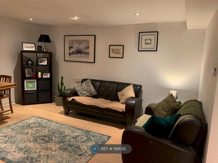 1 Bedroom Flat To Rent In High Street, Dunmow, CM6