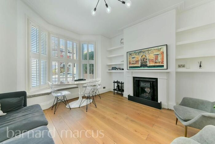 2 Bedroom Flat To Rent In Lakeside Road, London, W14