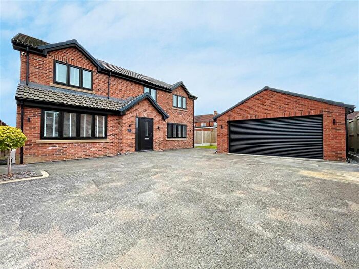 5 Bedroom Detached House For Sale In The Fossards, Osgodby, YO8