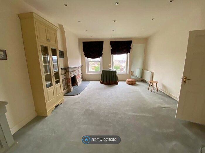 1 Bedroom Flat To Rent In High Street, Tisbury, Salisbury, SP3