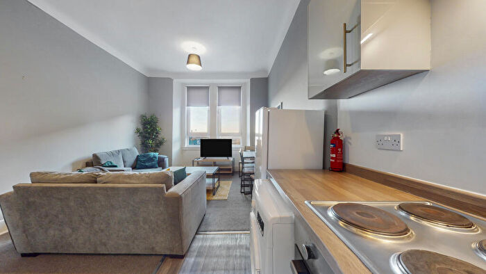 2 Bedroom Flat To Rent In /, Duke Street, Denistoun, G31