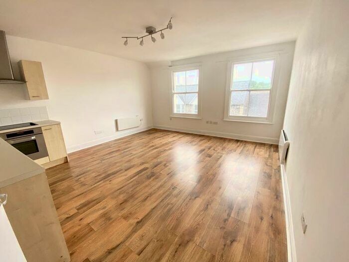 2 Bedroom Flat To Rent In St James Court, Okehampton, EX20