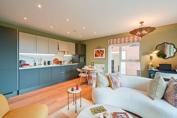 2 Bedroom Flat For Sale In Hendon Waterside, Hendon, NW9