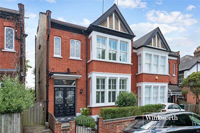 5 Bedroom Semi-Detached House For Sale In Lansdowne Road, Finchley, London, N3