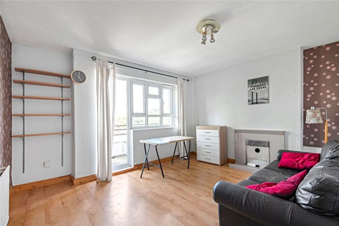 3 Bedroom Flat For Sale In Grierson House, Aldrington Road, SW16