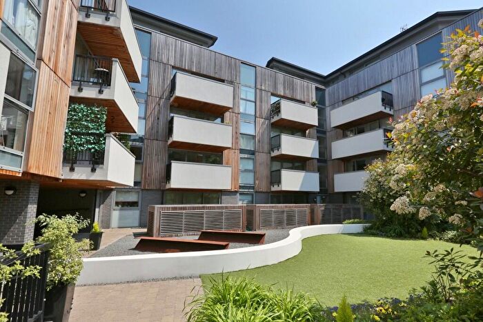 1 Bedroom Flat To Rent In Hornsey Road, - Epc Rating C, N7