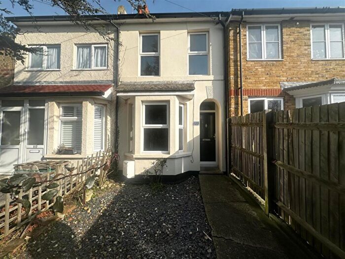 2 Bedroom End Of Terrace House To Rent In Sun Lane, Gravesend, Kent, DA12
