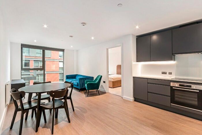 3 Bedroom Flat To Rent In Thames Quarter, Reading, Berkshire, RG1