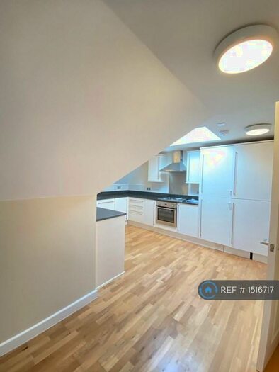 2 Bedroom Flat To Rent In Bath Road, Burnham, SL6