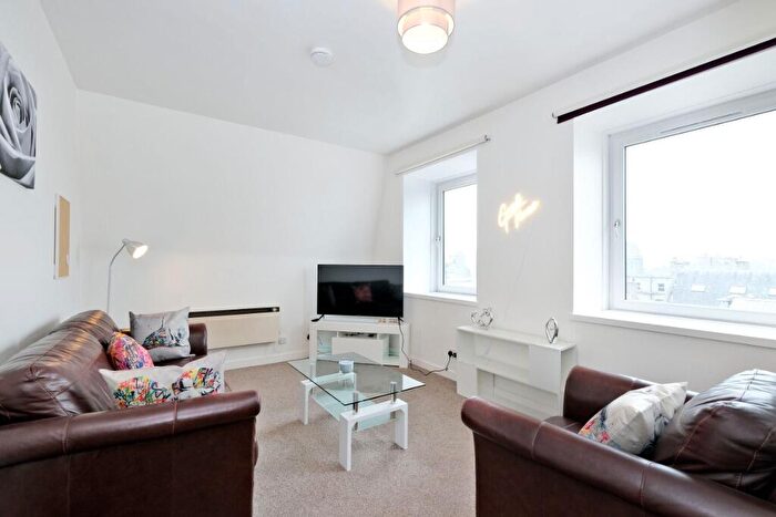 3 Bedroom Flat To Rent In St Andrews Court, City Centre, Aberdeen, AB25