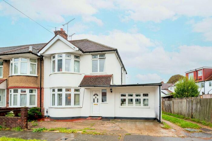 4 Bedroom End Of Terrace House To Rent In Springvale Avenue, Brentford, TW8