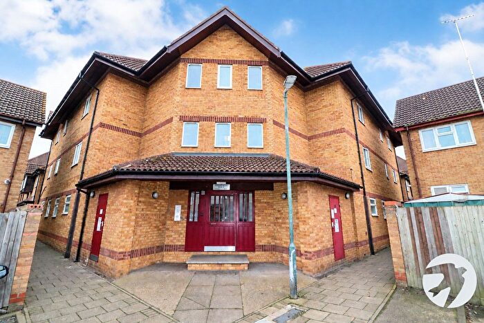 2 Bedroom Flat For Sale In Columbus Square, Erith, DA8