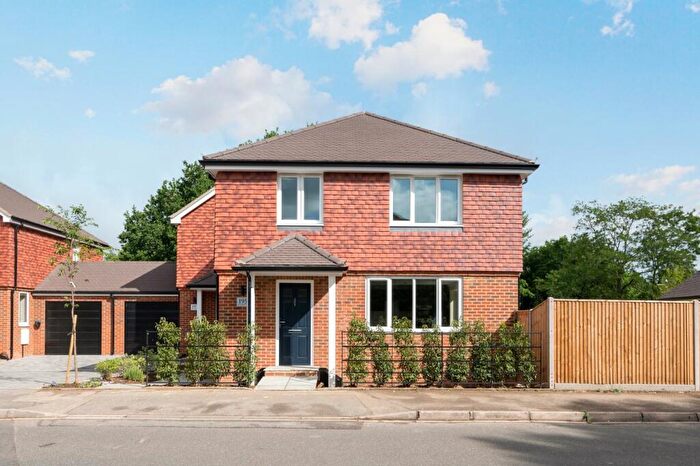 3 Bedroom Semi-Detached House For Sale In Cottimore Lane, Walton On Thames, KT12