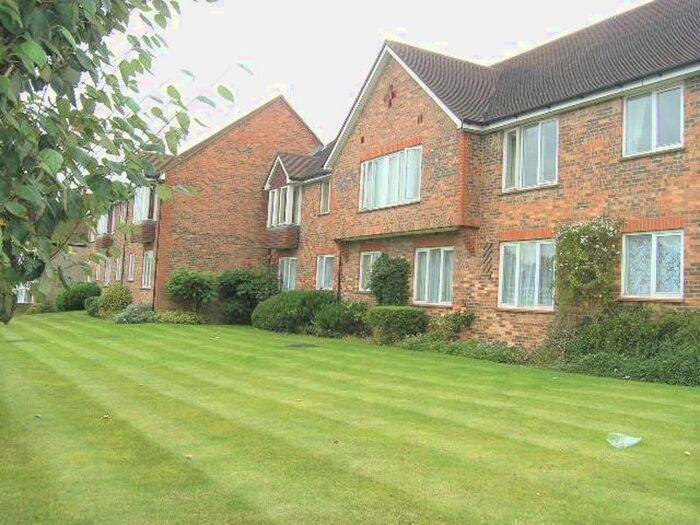 1 Bedroom Property For Sale In Hillside Gardens, Barnet, EN5