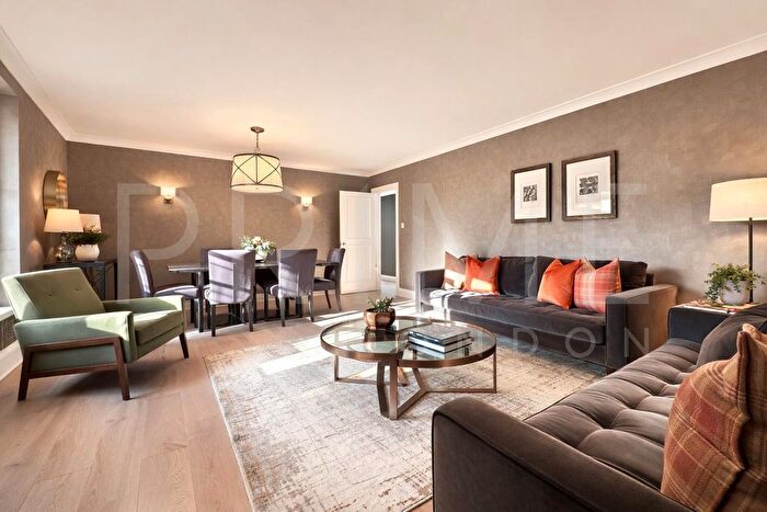 3 Bedroom Flat To Rent In Greville House, Kinnerton Street, Knightsbridge, SW1X