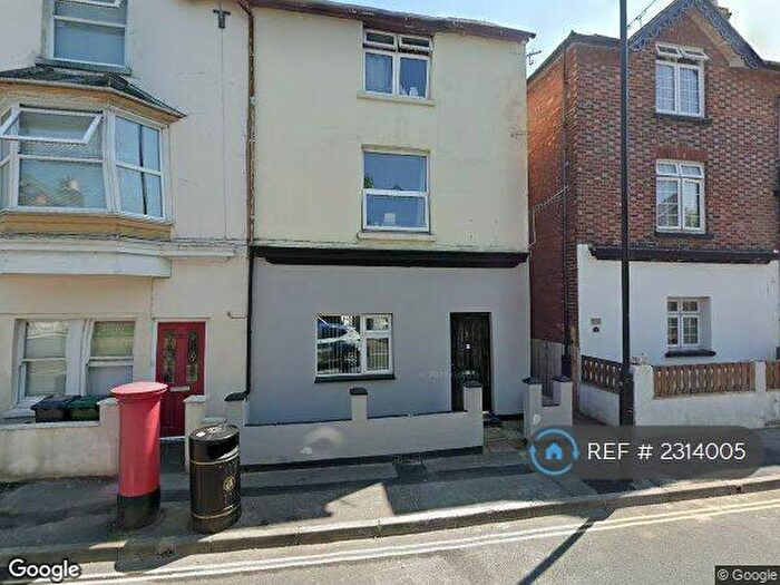 3 Bedroom Maisonette To Rent In Avenue Road, Sandown, PO36