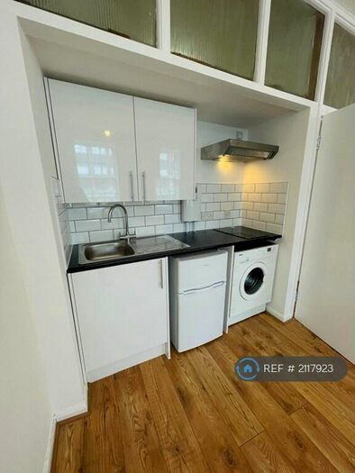 Studio To Rent In Shoreditch High Street, London, E1