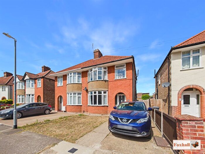 3 Bedroom Semi Detached House For Sale In Ascot Drive, Ipswich, IP3