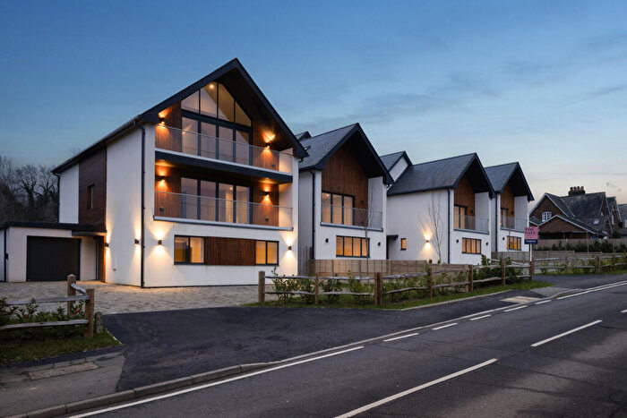 4 Bedroom Detached House For Sale In The Furlongs, Tadworth, KT20