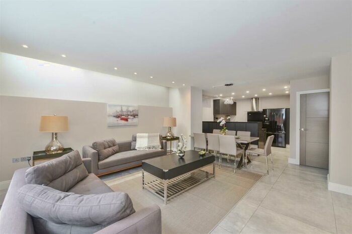 2 Bedroom Apartment To Rent In Lyndhurst Road, London, NW3