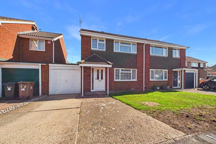3 Bedroom Semi-Detached House For Sale In Ward Close, Wokingham, Berkshire, RG40