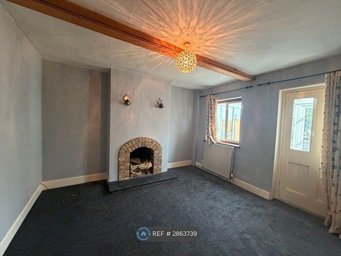 3 Bedroom End Terrace House To Rent In Hollis Row, Redhill, RH1