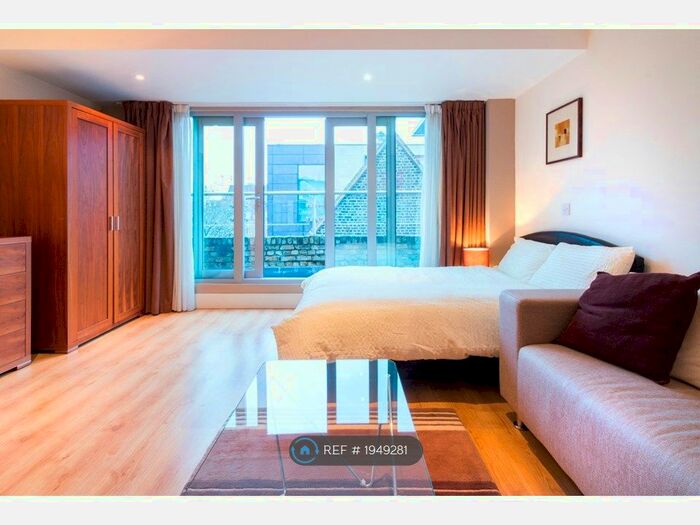 Studio To Rent In Eagle Court, London, EC1M