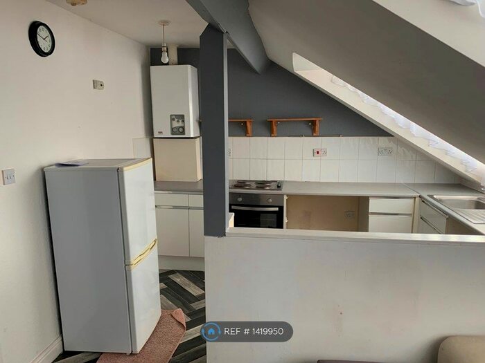 2 Bedroom Flat To Rent In New Queen Street, Scarborough, YO12