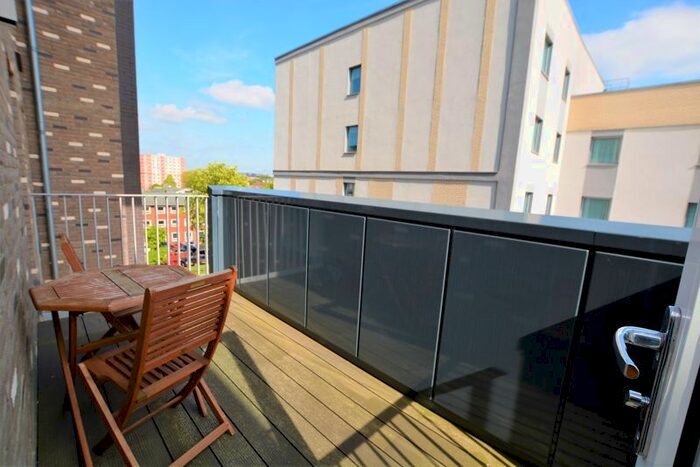 2 Bedroom Flat To Rent In Windsor Road, Slough, SL1