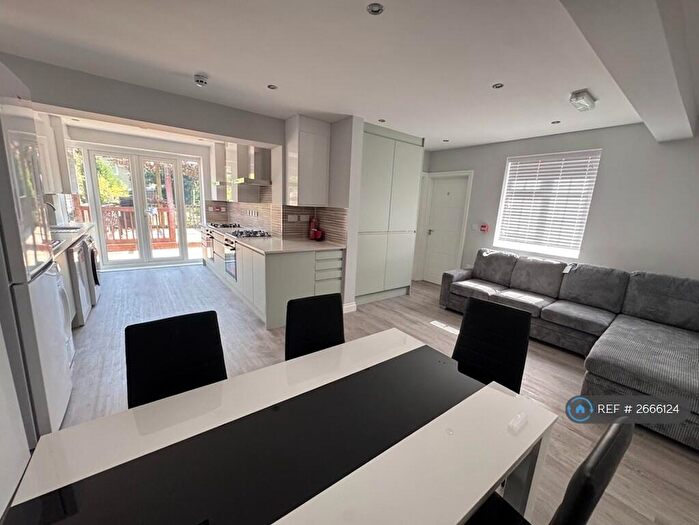 6 Bedroom Semi-Detached House To Rent In Elm Road, Reading, RG6