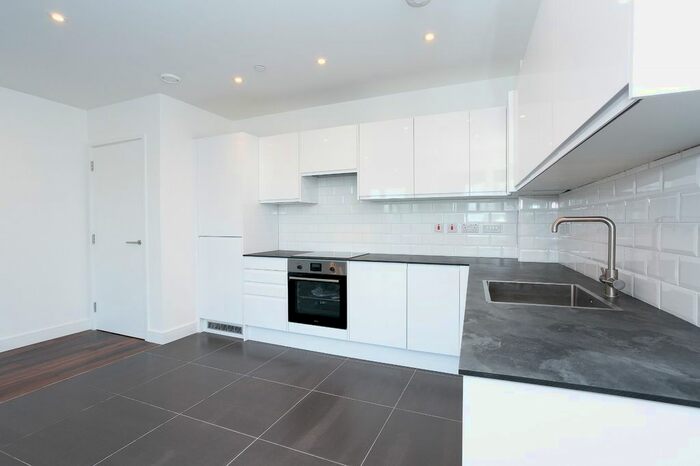 1 Bedroom Flat To Rent In Vicarage Road, Watford, Hertfordshire, WD18