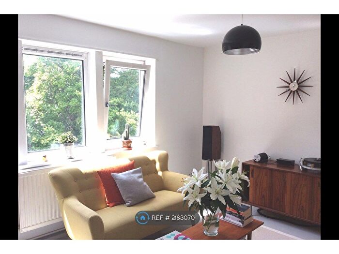 2 Bedroom Flat To Rent In Six Month Tenancy Arlington Way, London, EC1R