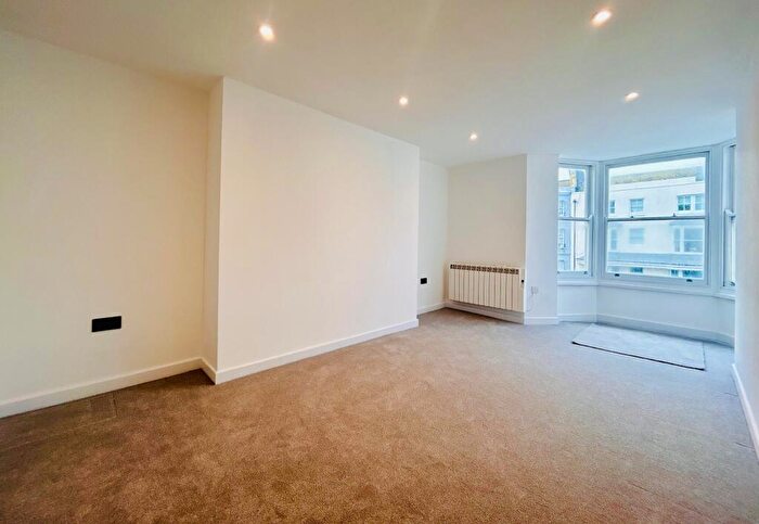 1 Bedroom Flat To Rent In Lower Rock Gardens, Brighton, BN2