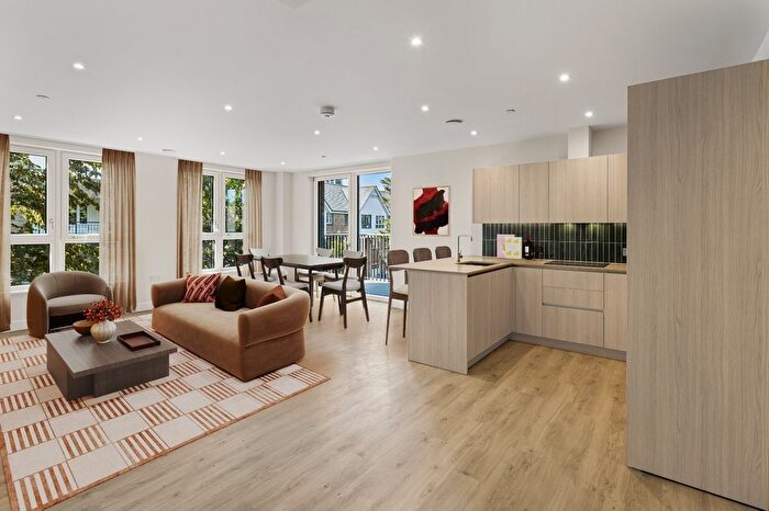 3 Bedroom Flat To Rent In Biscuit Walk, South Bermondsey, SE16
