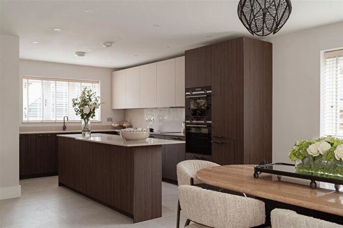 4 Bedroom Detached House For Sale In Fairlawn Road, Banstead, SM7