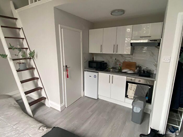 Studio To Rent In Barnsbury Road, London, N1