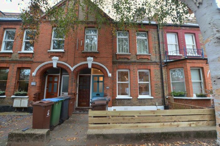 2 Bedroom Flat To Rent In Winns Avenue, Walthamstow, E17