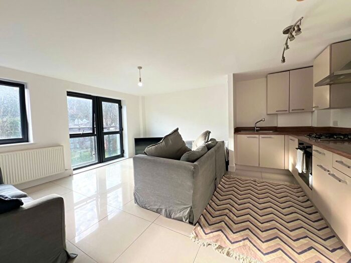 2 Bedroom Flat For Sale In Croydon Road, Caterham, CR3