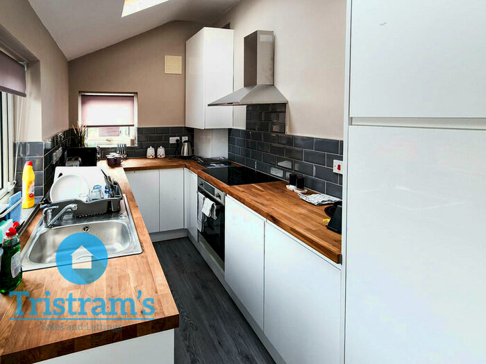 4 Bedroom Semi-Detached House To Rent In City Road, Beeston, NG9