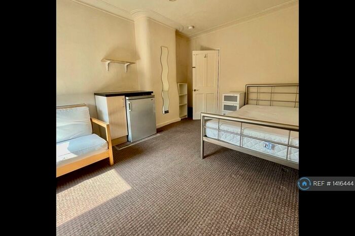 Studio To Rent In Hawksworth Grove, Leeds, LS5