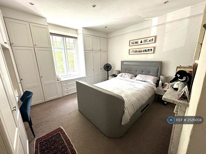 5 Bedroom Semi-Detached House To Rent In Bromley Common, Bromley, BR2