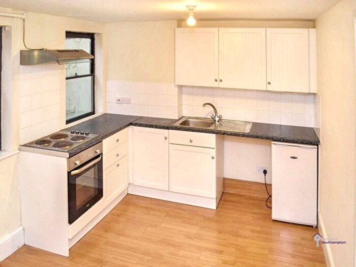 2 Bedroom Flat To Rent In Lowmans House, Portswood Road, SO17