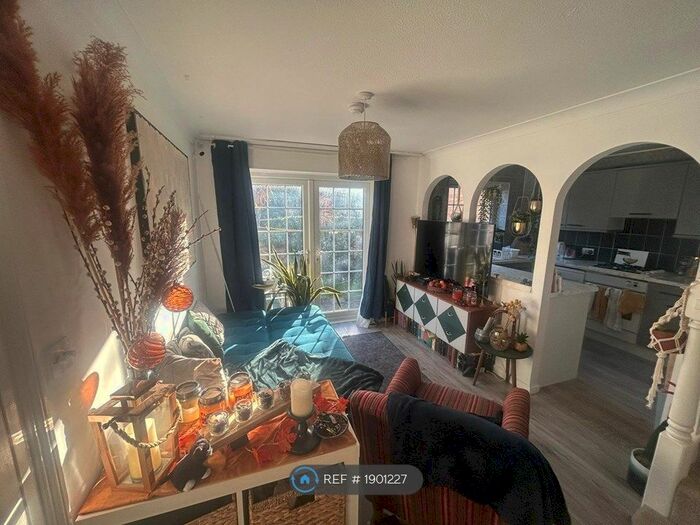 1 Bedroom Semi-Detached House To Rent In Hull Close, London, SE16