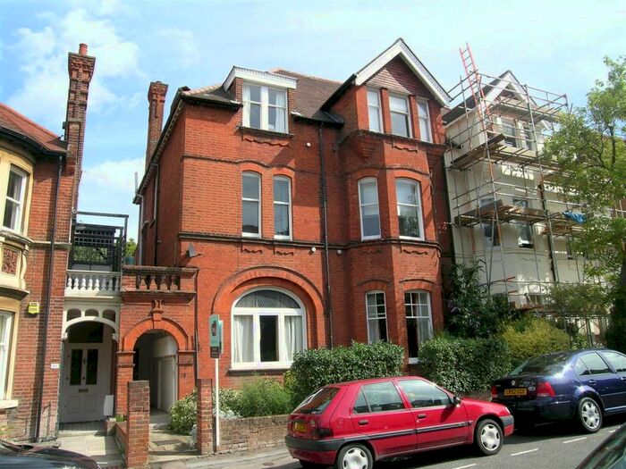 1 Bedroom Flat To Rent In Claremont Gardens, Surbiton, KT6