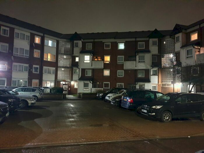 3 Bedroom Maisonette To Rent In Buttsbury Road, Ilford, IG1