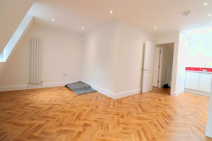 2 Bedroom Flat To Rent In Trinity Road, London, SW17