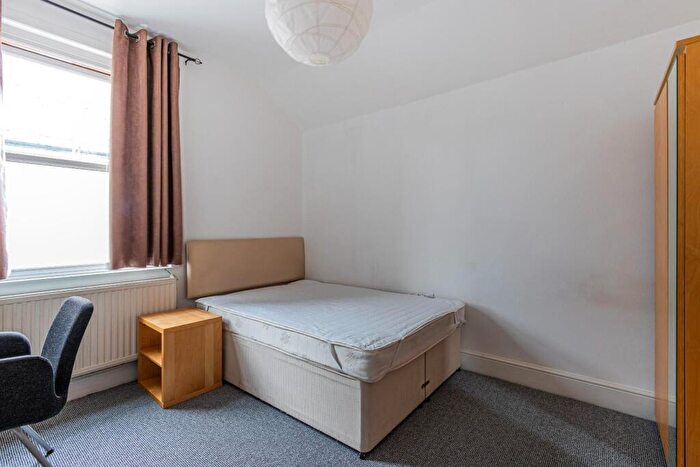 6 Bedroom Private Hall To Rent In Lochaber Street, Roath Park, CF24
