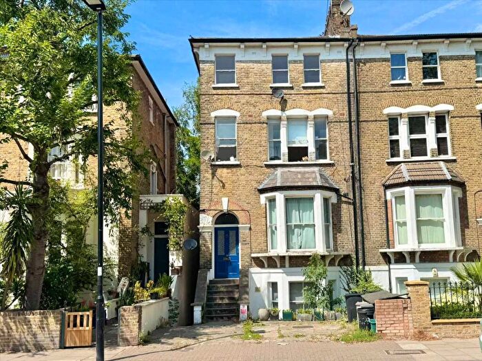 2 Bedroom Flat For Sale In Tufnell Park Road, London, N7