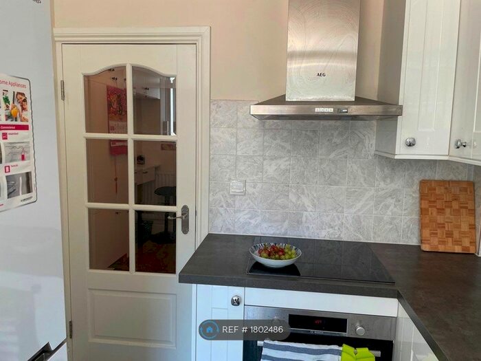 2 Bedroom Flat To Rent In Wedgwood House, London, SE11