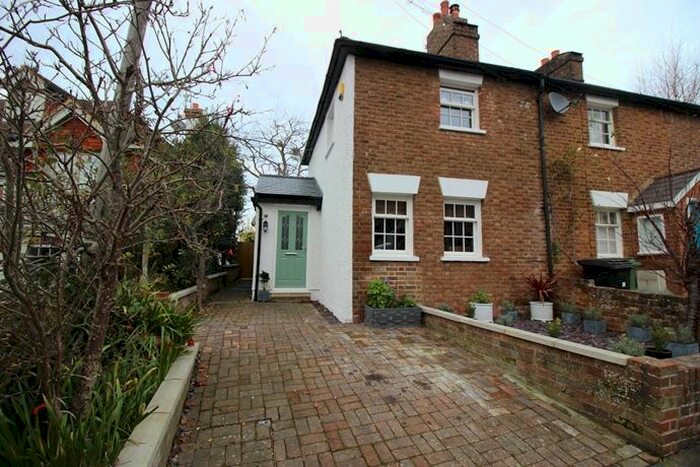 2 Bedroom End Of Terrace House To Rent In Church Road, Leatherhead, KT22